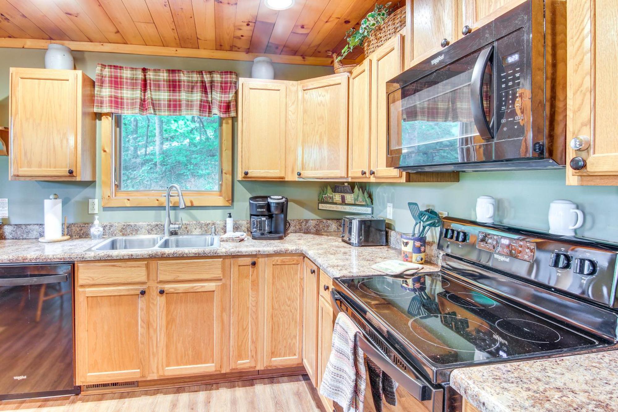 Charming Fox Den Cabin In Whittier With Hot Tub! Eksteriør billede